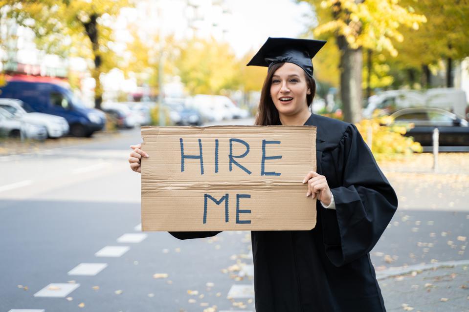 Keuntungan Fresh Graduate Dalam Mencari Pekerjaan Selama Pandemi