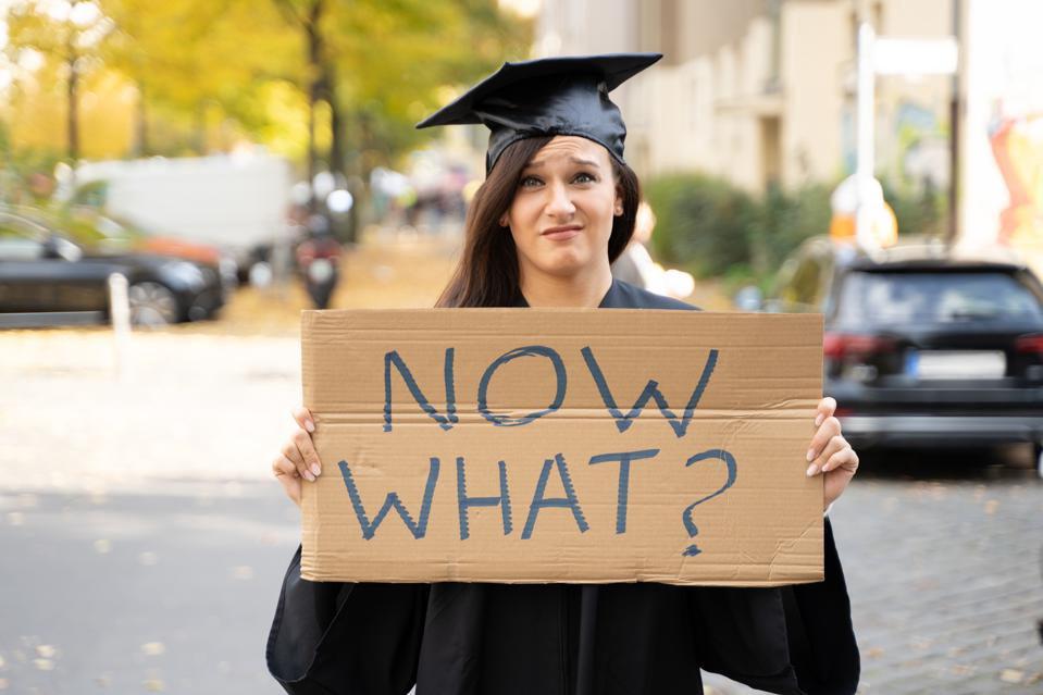 Ketahui Ciri Fresh Graduate yang Sulit Memperoleh Pekerjaan, Apakah Anda Salah Satunya?