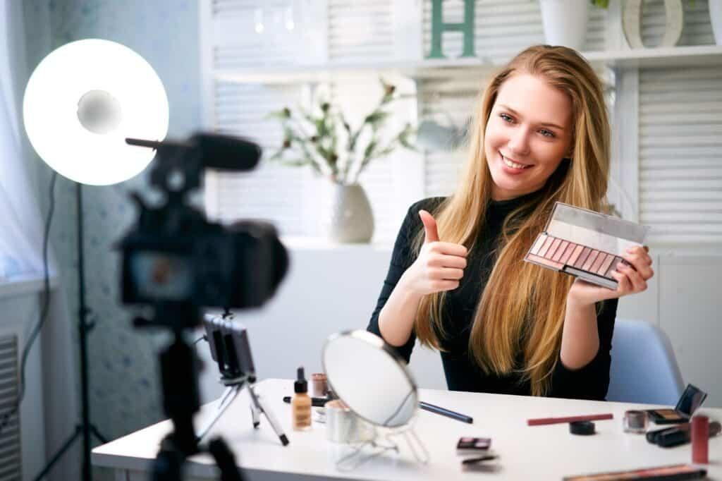 Kenali Perbedaan influencer dengan Brand Ambassador