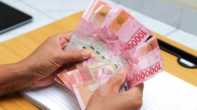 6 Tips Mengelola THR Agar Tak Langsung Habis