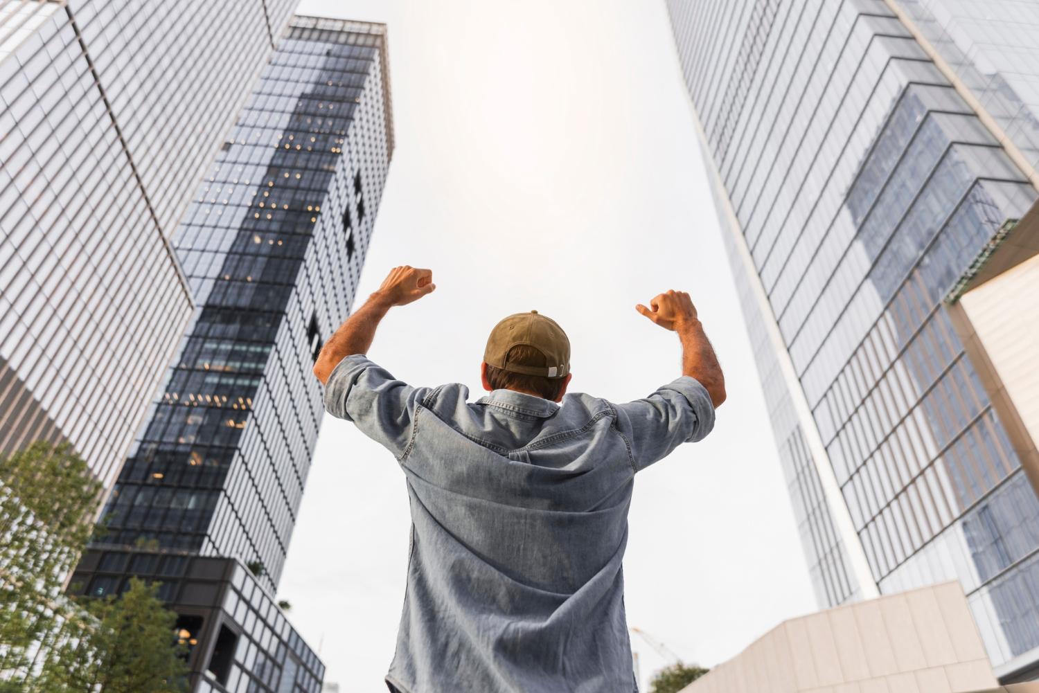 Menjadi Versi Terbaik Diri di Dunia Kerja: Langkah-Langkah Self-Improvement yang Nyata