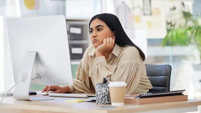 Bekerja Tanpa Kepastian: Cara Tetap Stabil di Tengah Perubahan