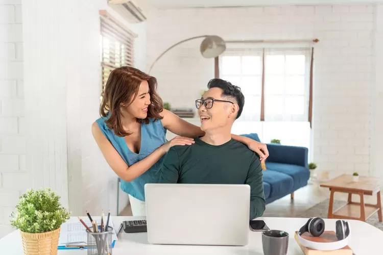 Peran Suami dan Istri dalam Menghadapi Tekanan Dunia Kerja