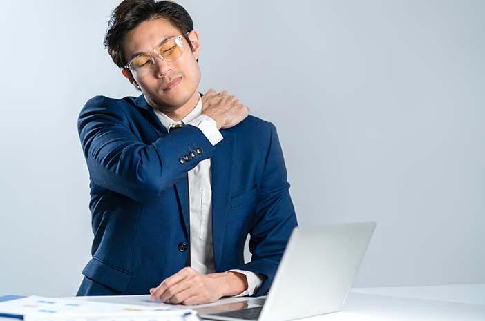 Menjaga Kesehatan di Tengah Deadline dan Tekanan Kerja