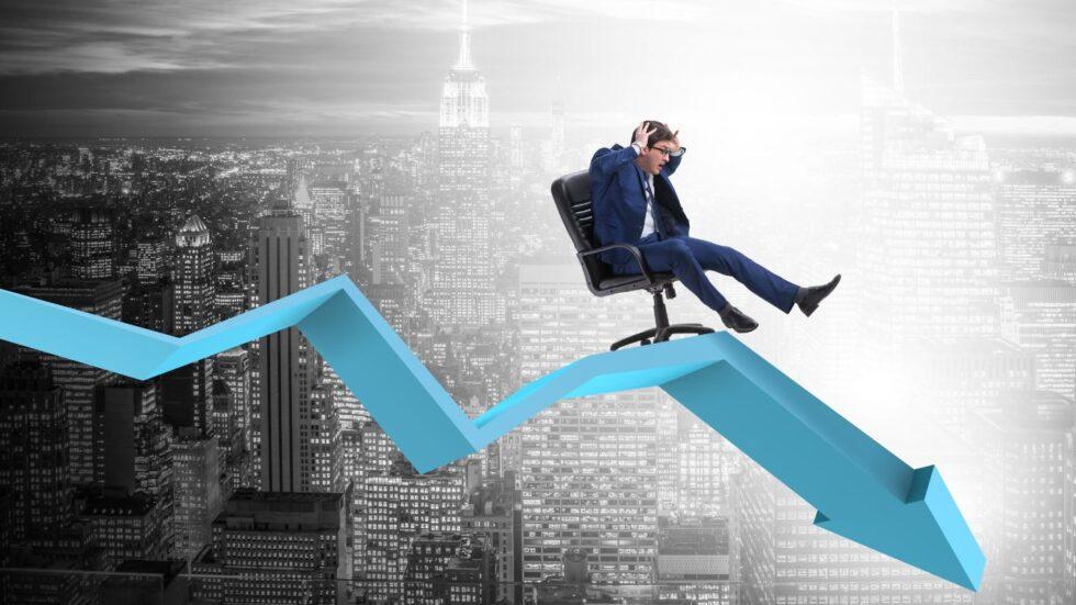 Bekerja di Tengah Krisis Global: Bertahan, Beradaptasi, dan Tetap Waras
