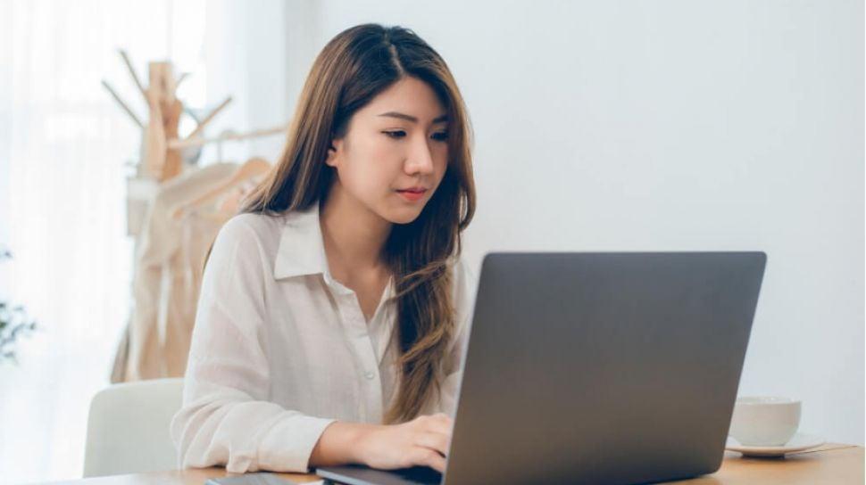 Bekerja Tidak Sesuai Jurusan: Jalan Berbeda yang Tetap Bisa Bermakna