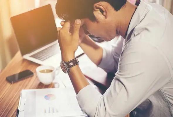 Silent Pressure di Tempat Kerja: Tekanan yang Tidak Diucapkan Tapi Terus Terasa
