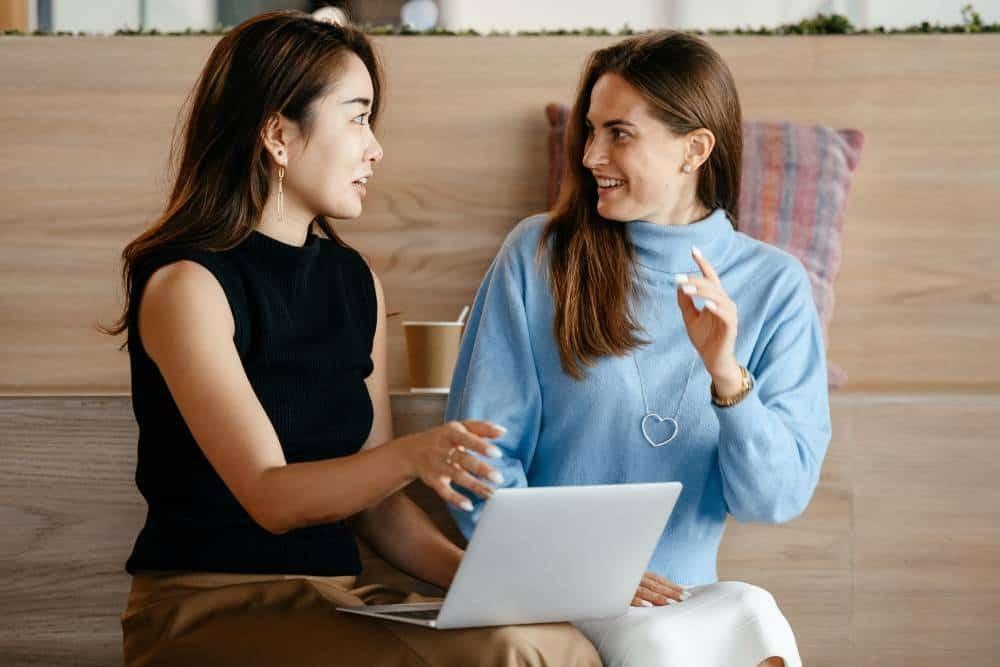 10 Cara Efektif Memberikan Feedback kepada Karyawan