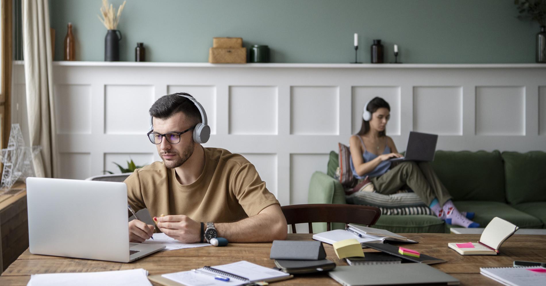 Remote Work Belum Mati: Tren Dunia Kerja yang Mengubah Kantor Modern