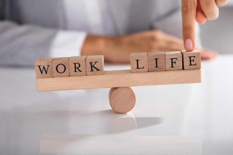 Work-Life Balance atau Work-Life Blur? Sulitnya Memisahkan Kerja dan Kehidupan Pribadi