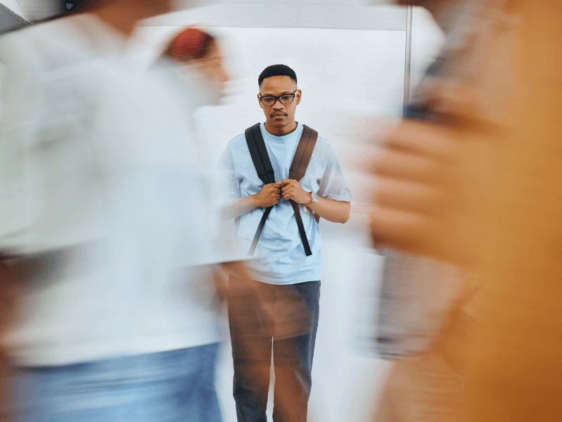 Dunia Kerja dan Kesepian: Ketika Ramai Tapi Tetap Terasa Sendiri