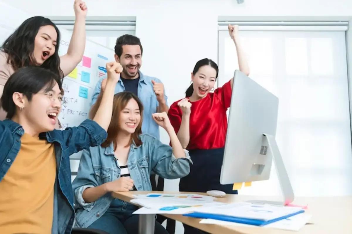 Career Anxiety di Usia 20–30 Tahun: Takut Tertinggal di Tengah Persaingan